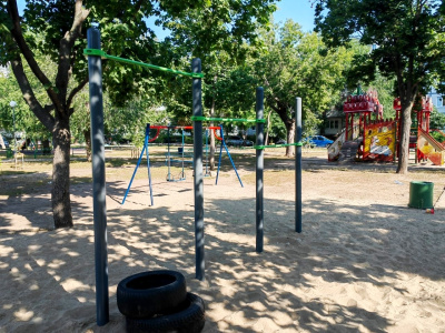 На округе № 8 обновили дороги, тротуары и освещение 