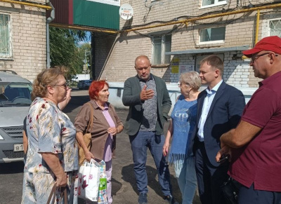 Осень встретили с новой детской площадкой и ровным асфальтом во дворе