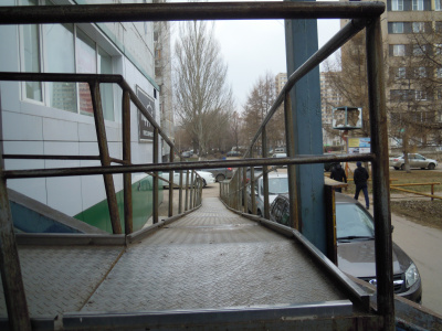 Выездная комиссия из депутатов и общественников выявила проблемы с доступностью социально значимых учреждений для инвалидов